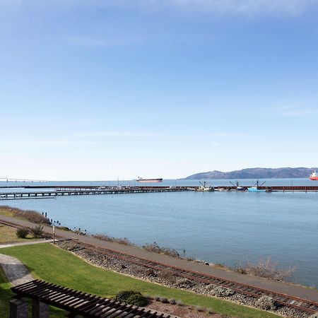 Hampton Inn & Suites Astoria Bagian luar foto