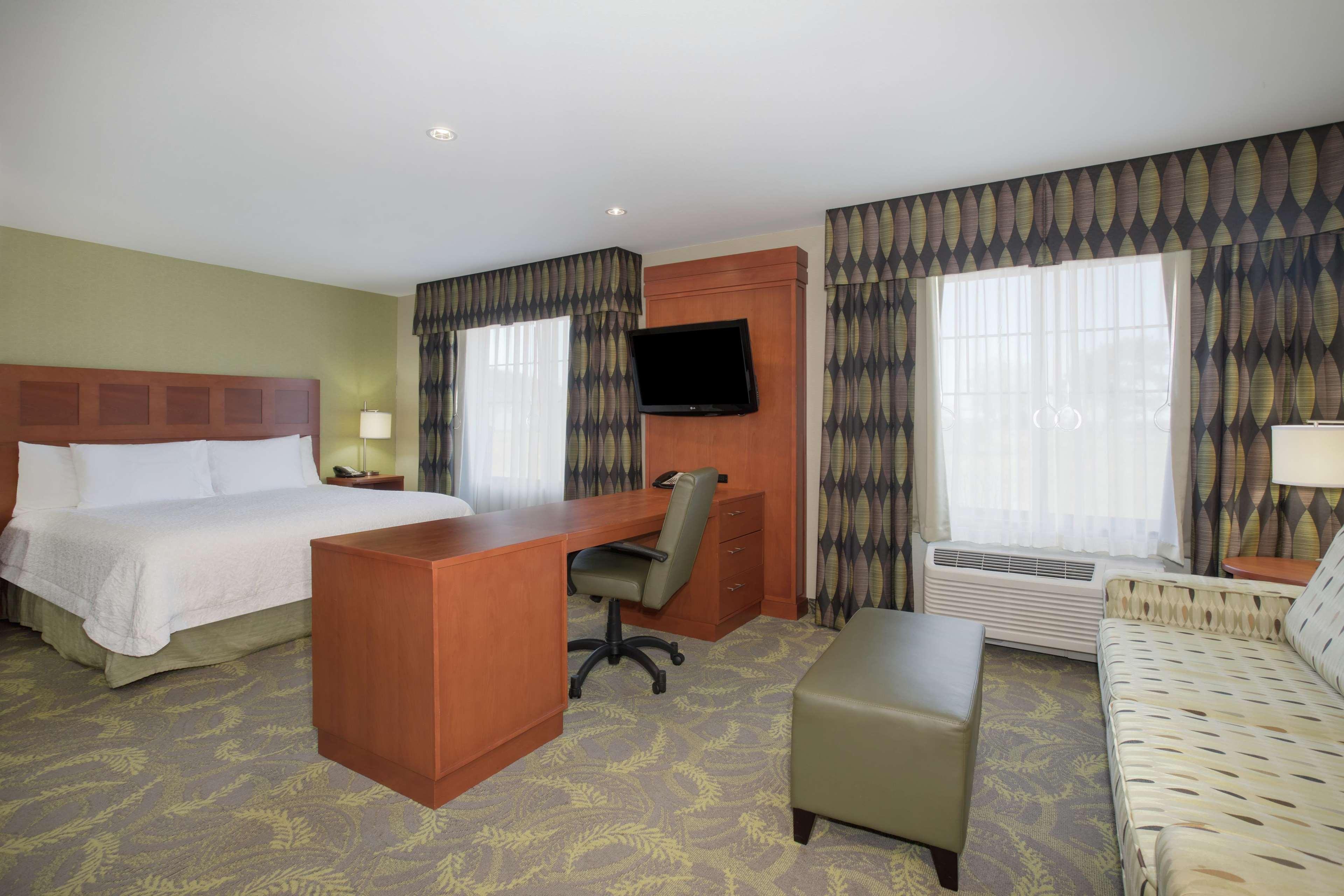 Hampton Inn & Suites Astoria Bagian luar foto
