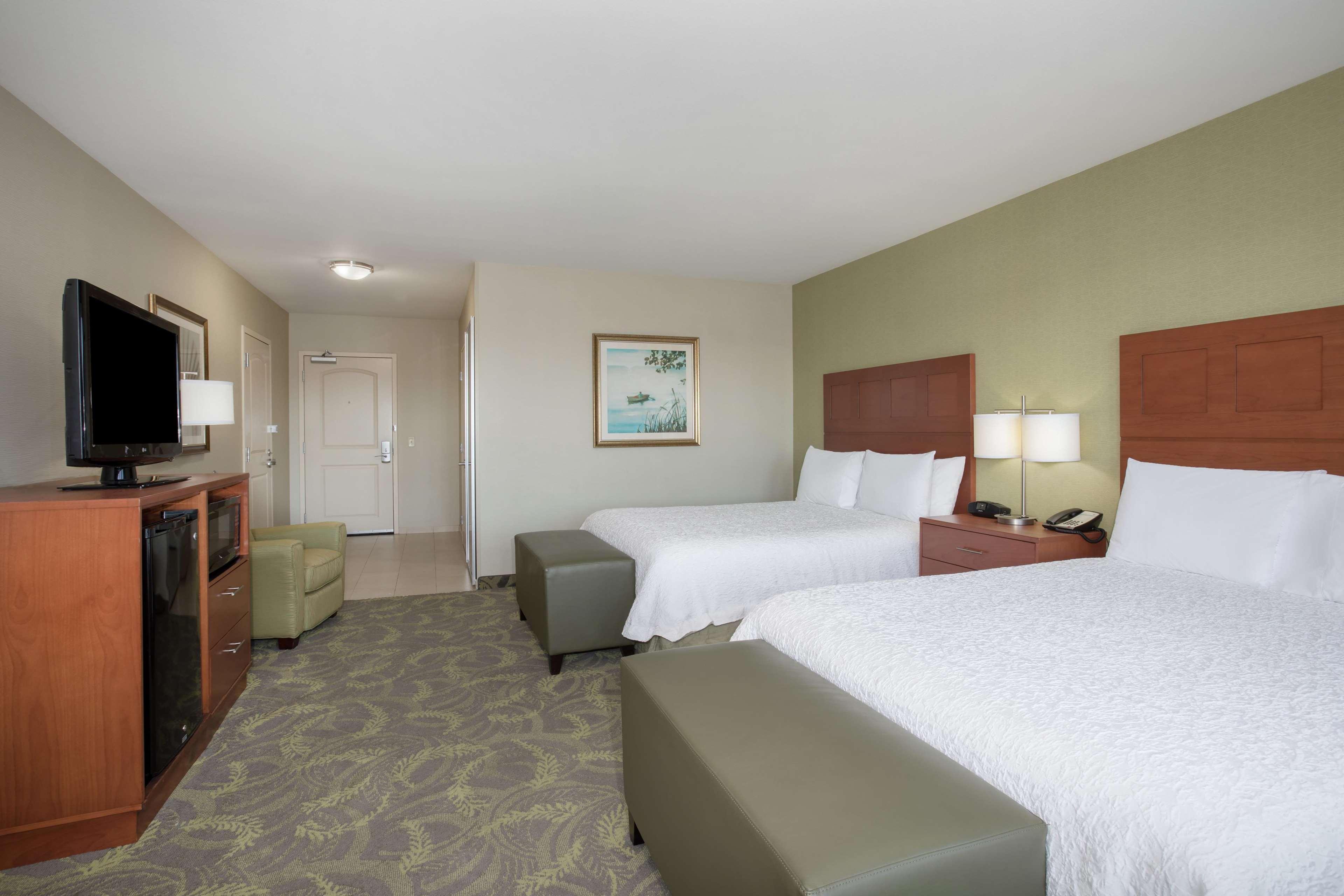 Hampton Inn & Suites Astoria Bagian luar foto