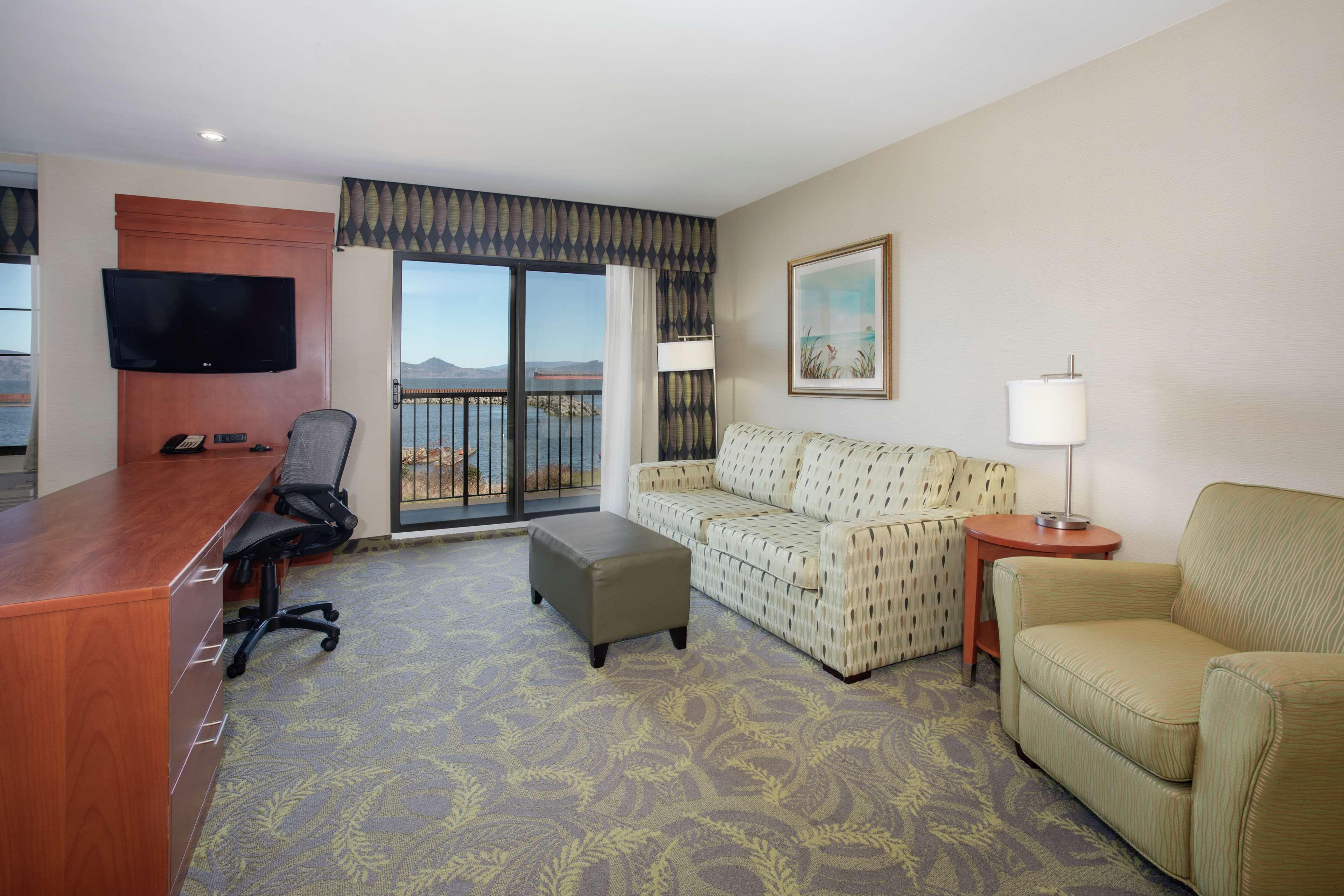 Hampton Inn & Suites Astoria Bagian luar foto