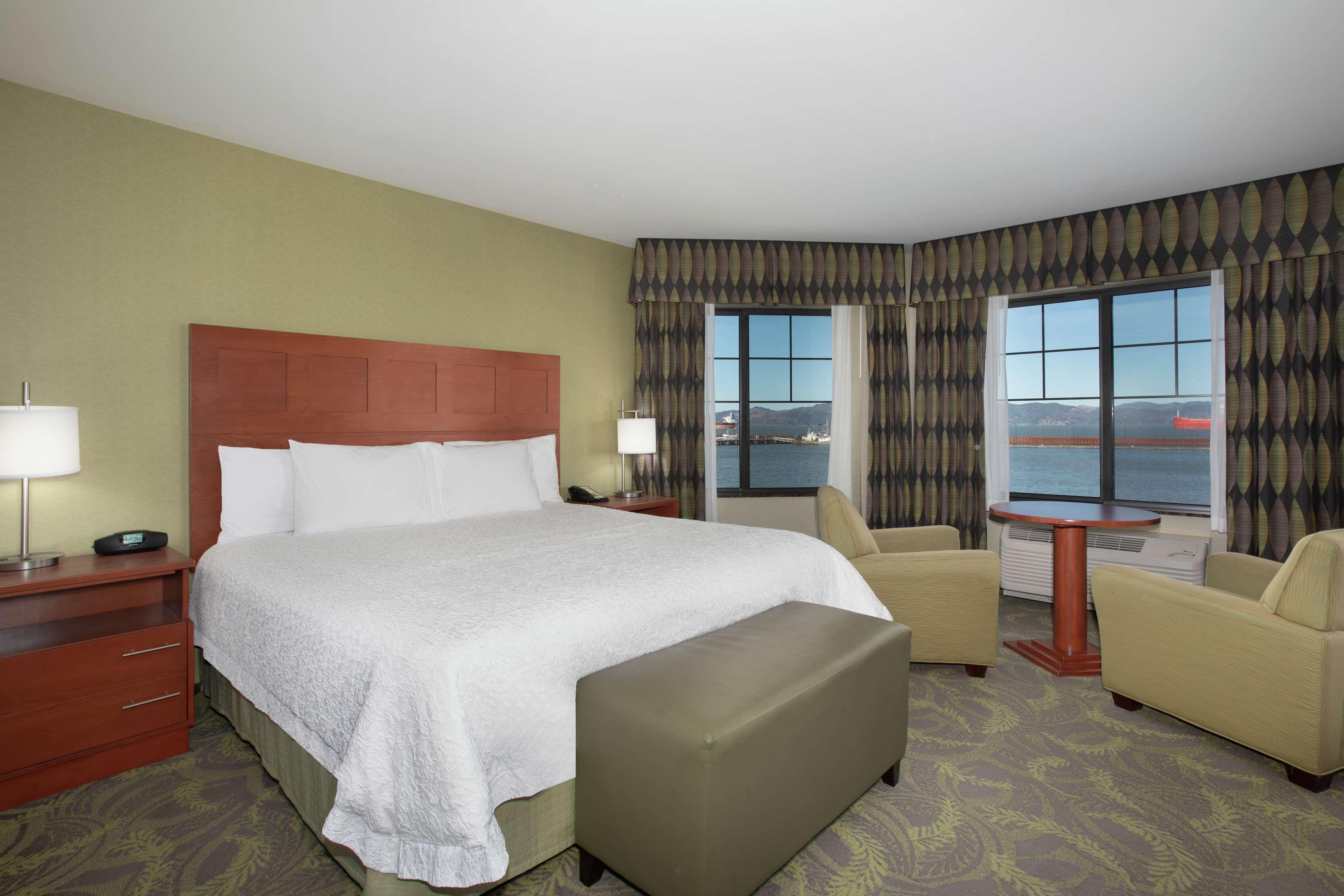 Hampton Inn & Suites Astoria Bagian luar foto