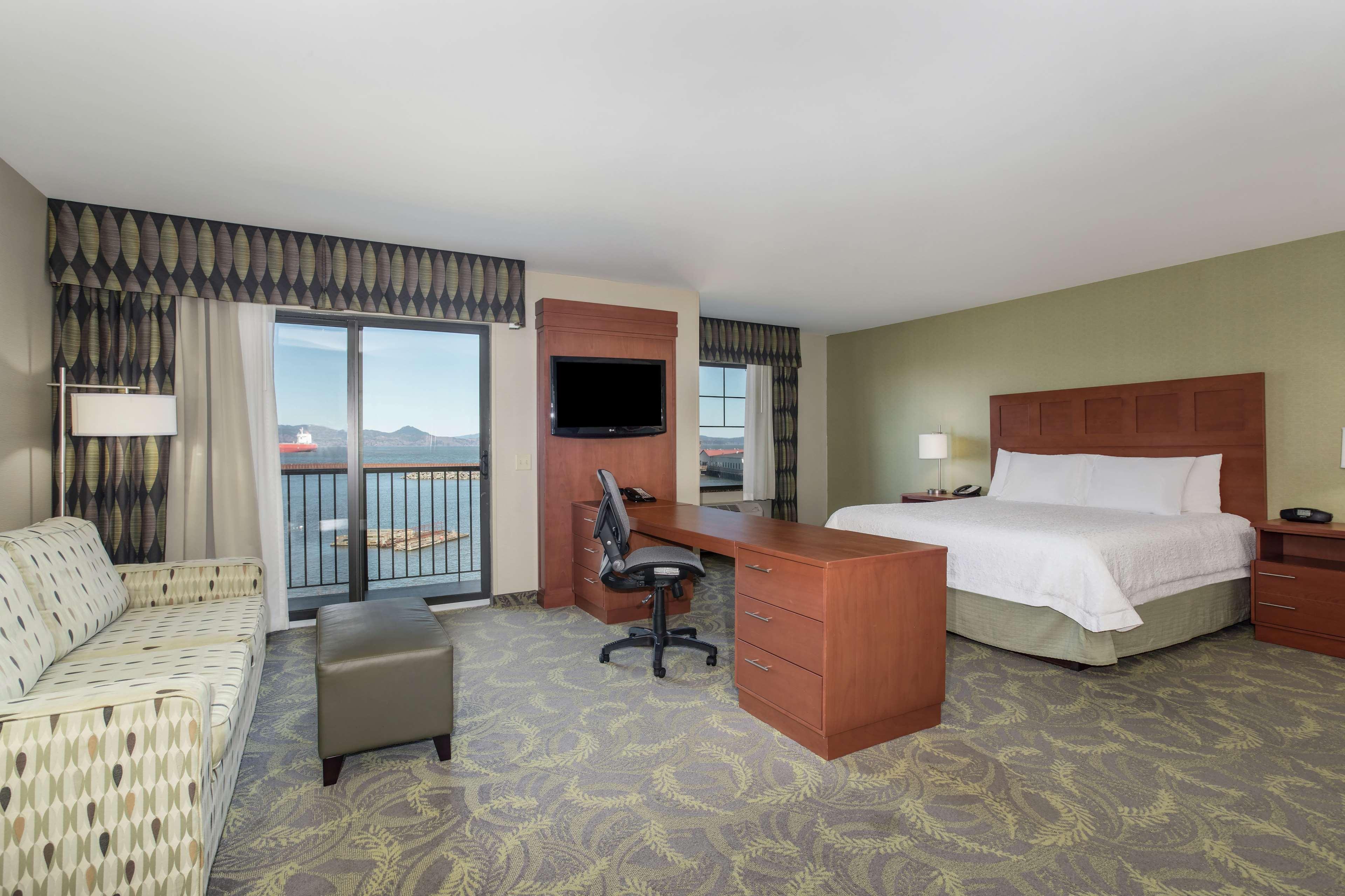 Hampton Inn & Suites Astoria Bagian luar foto