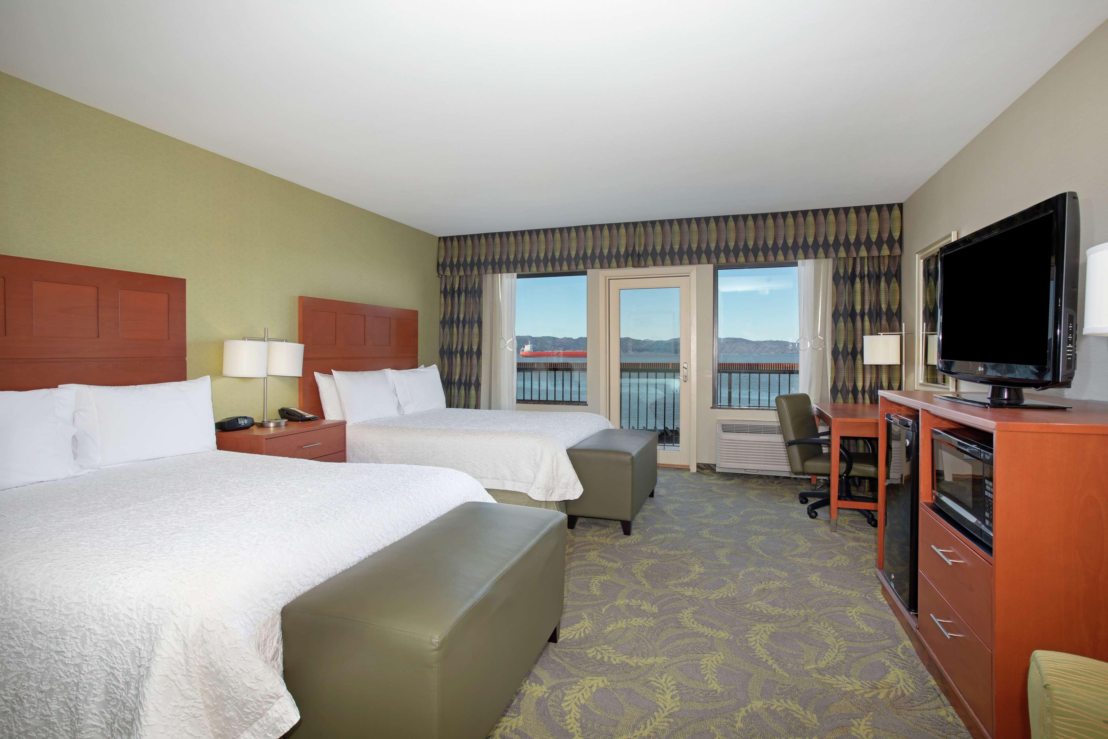 Hampton Inn & Suites Astoria Bagian luar foto