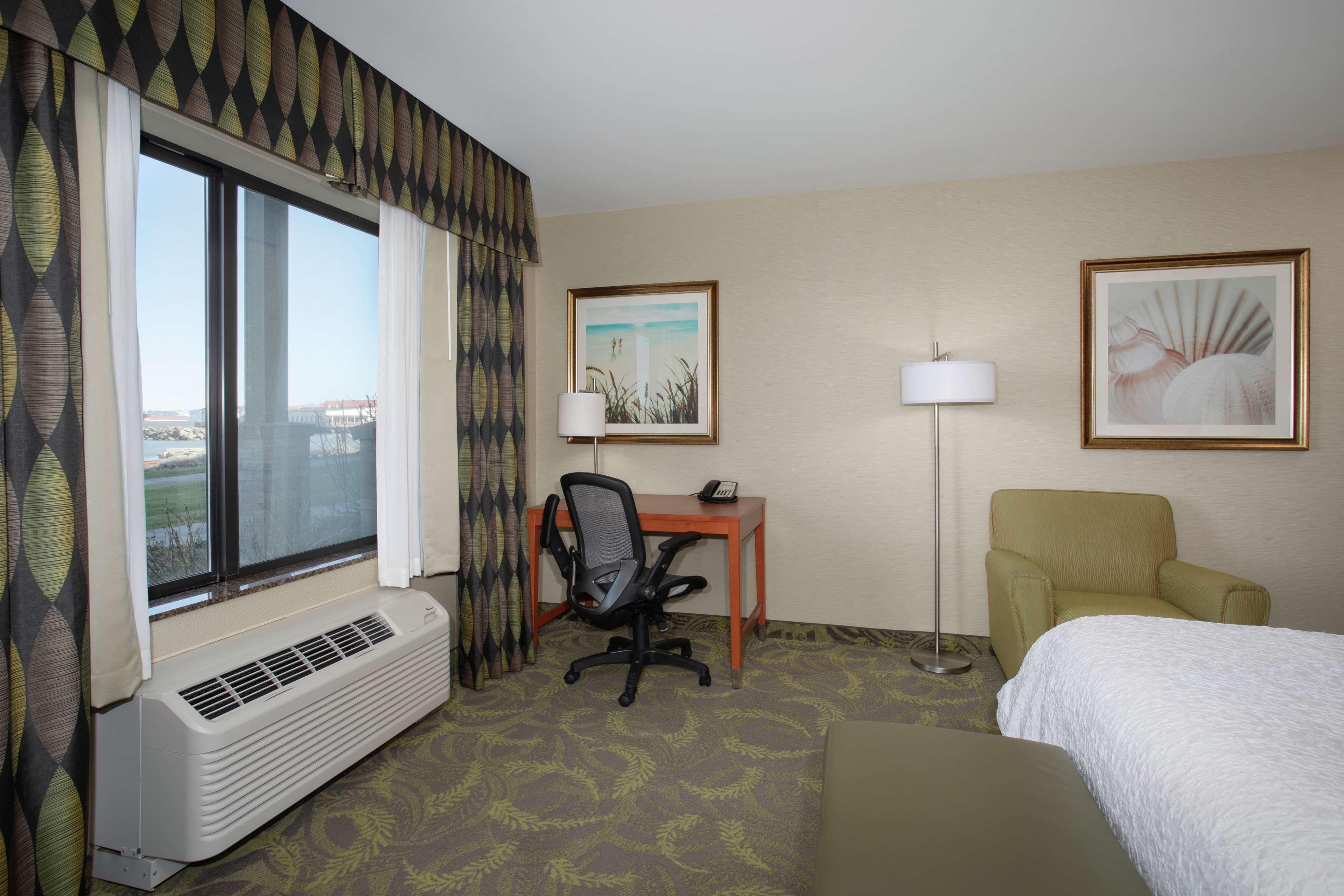 Hampton Inn & Suites Astoria Bagian luar foto