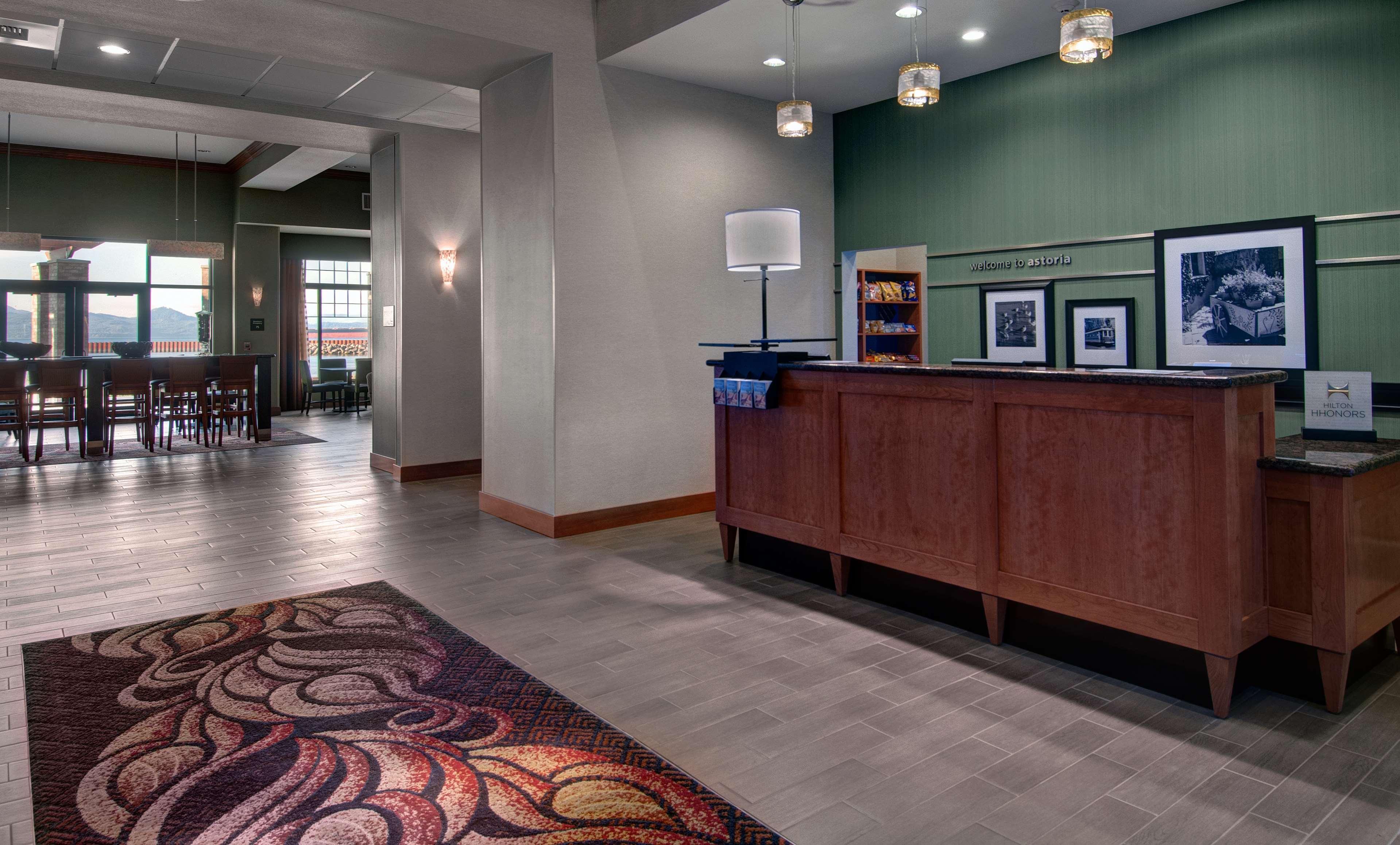Hampton Inn & Suites Astoria Bagian luar foto