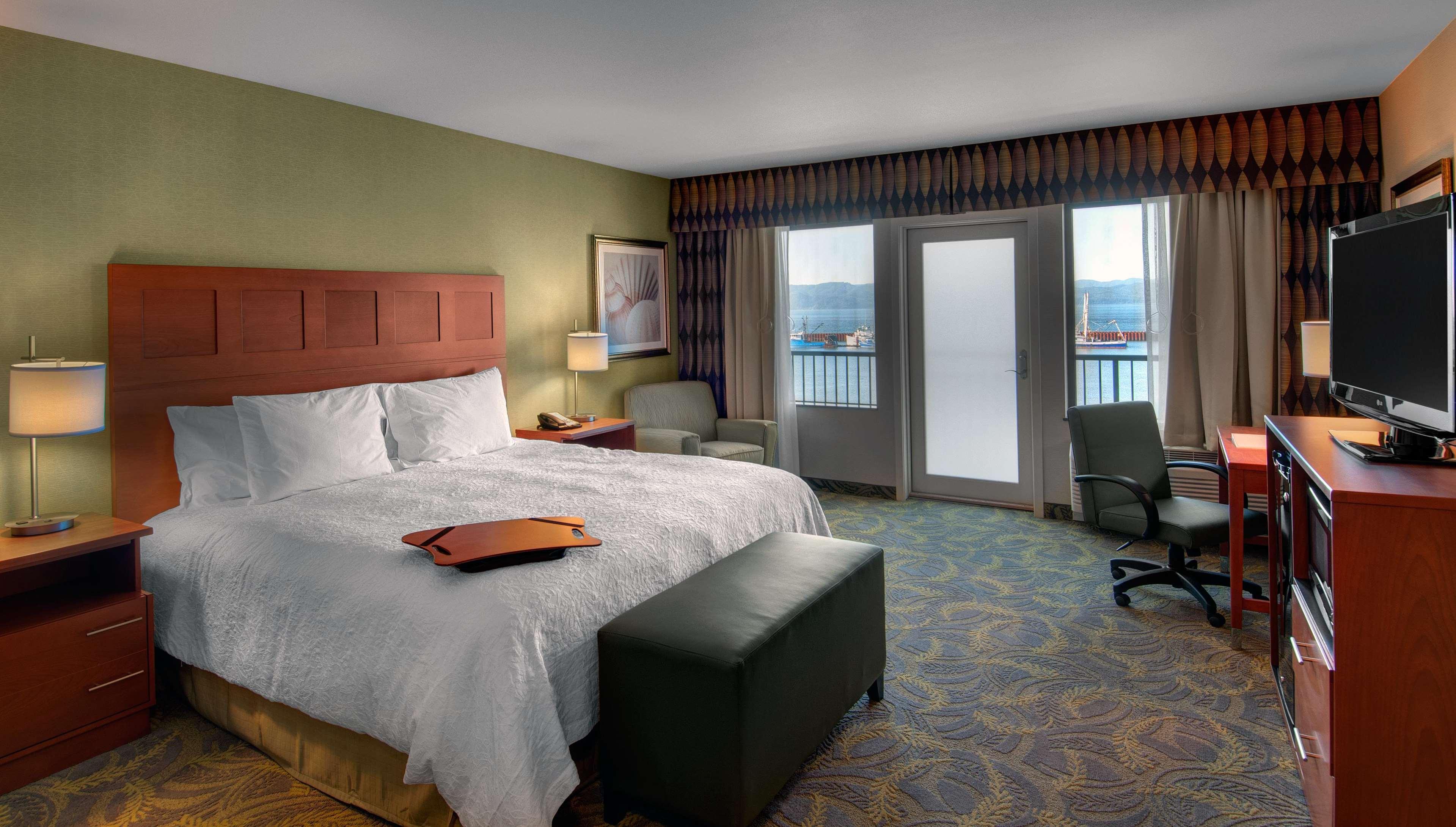 Hampton Inn & Suites Astoria Bagian luar foto