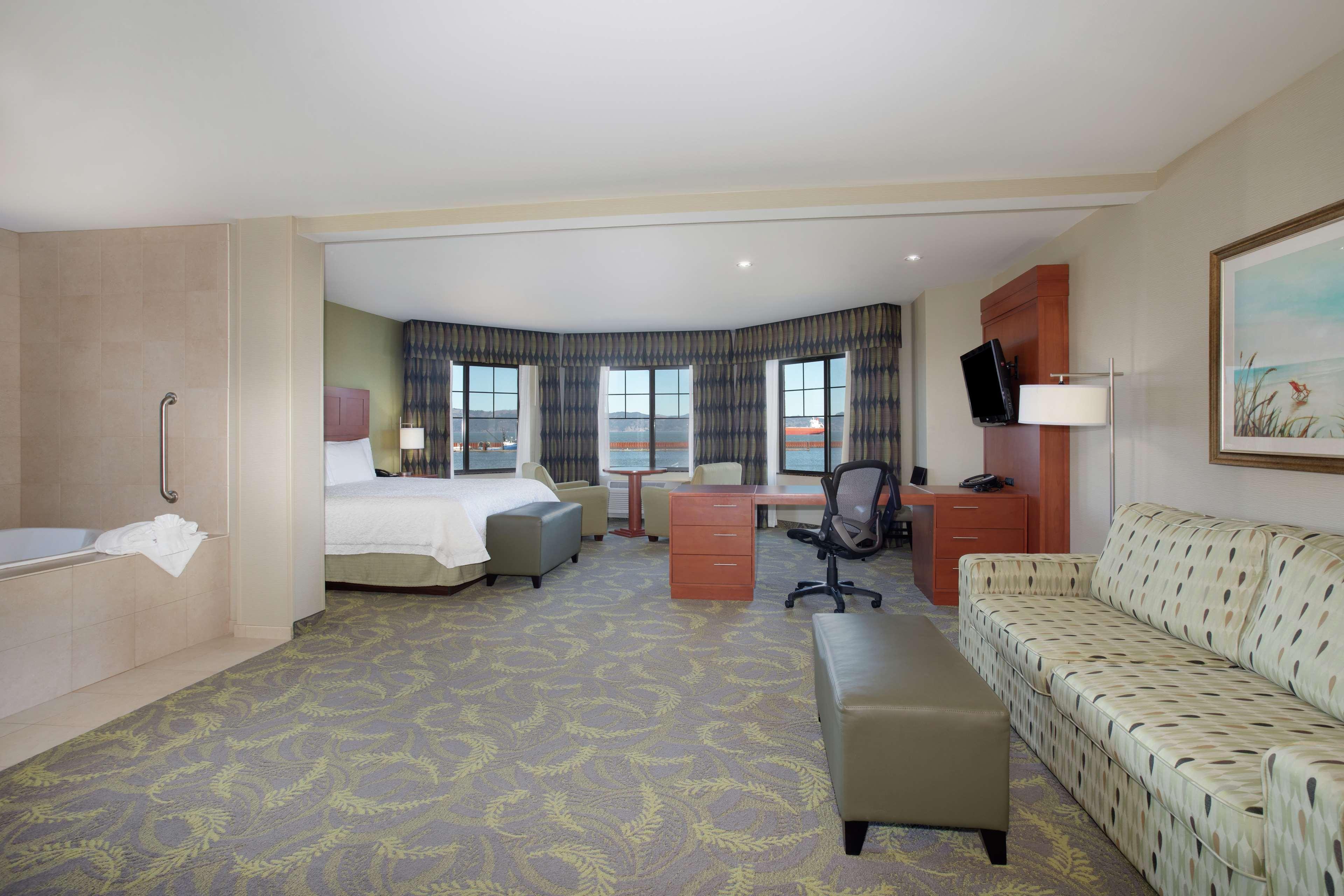 Hampton Inn & Suites Astoria Bagian luar foto