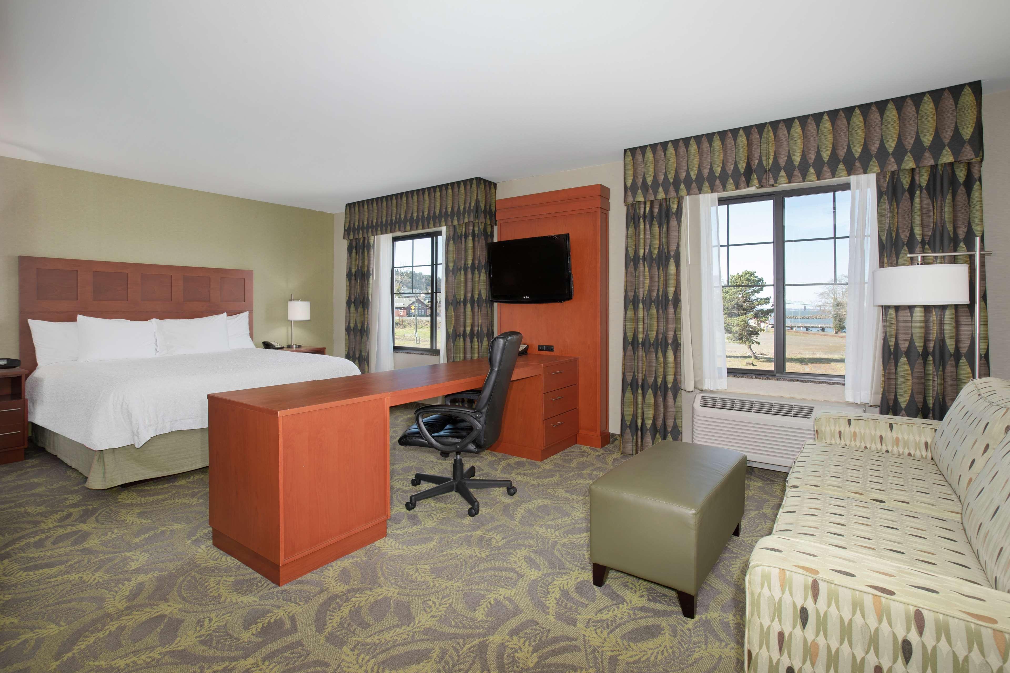 Hampton Inn & Suites Astoria Bagian luar foto