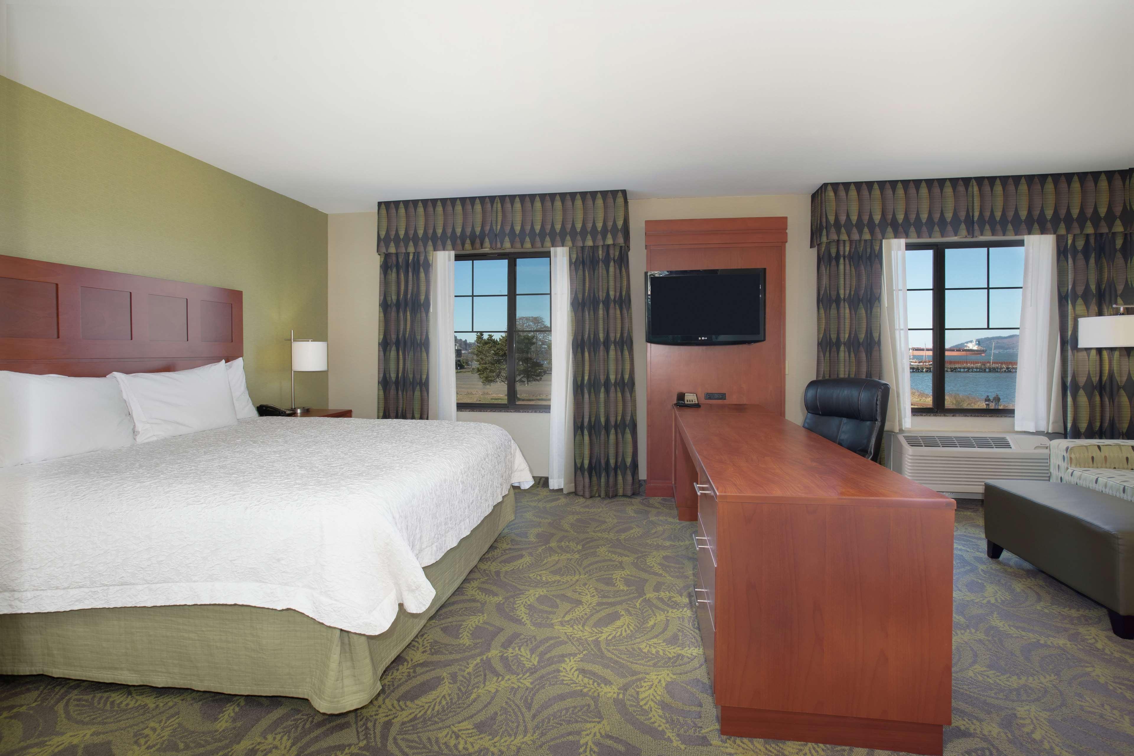 Hampton Inn & Suites Astoria Bagian luar foto