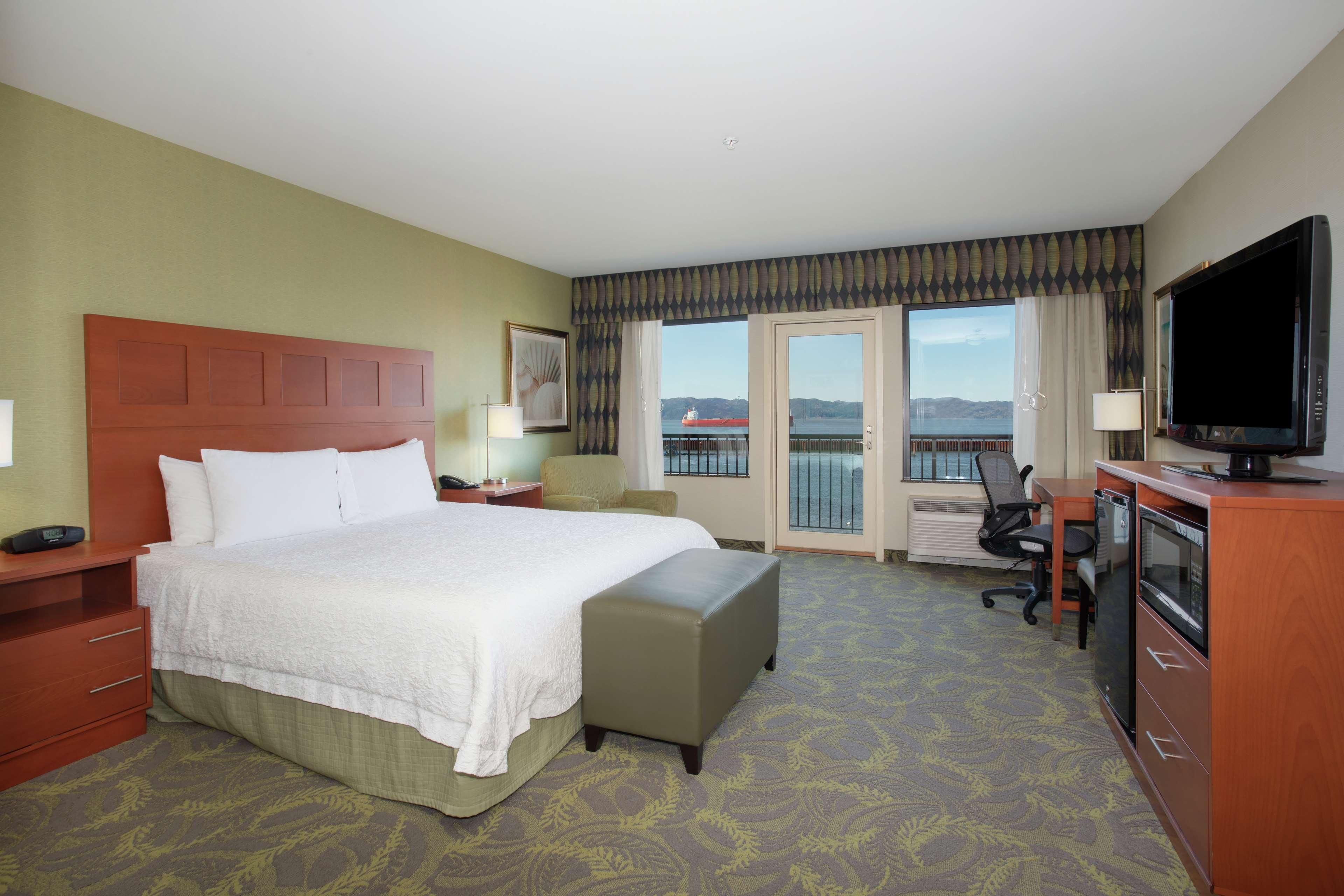 Hampton Inn & Suites Astoria Bagian luar foto