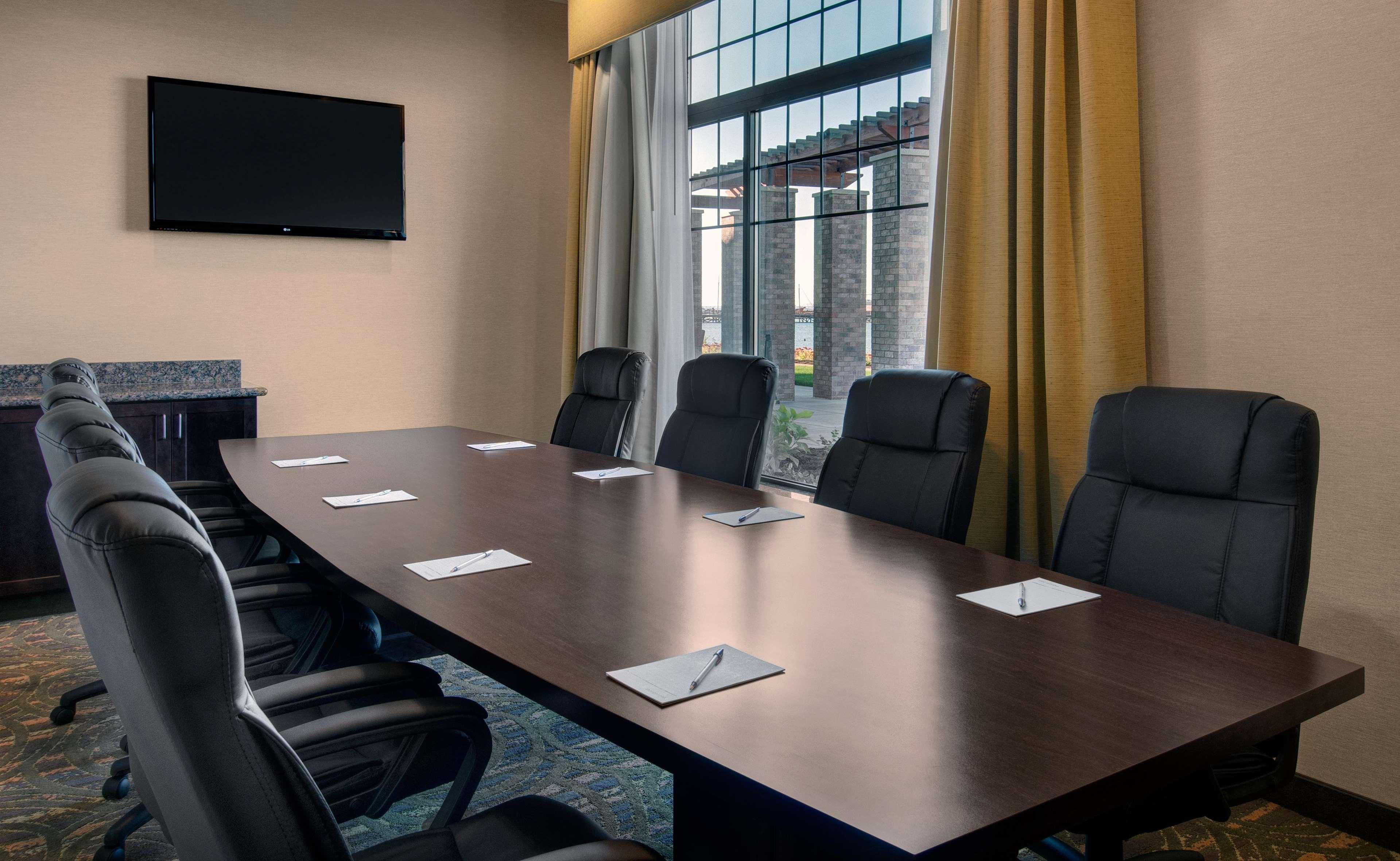 Hampton Inn & Suites Astoria Bagian luar foto