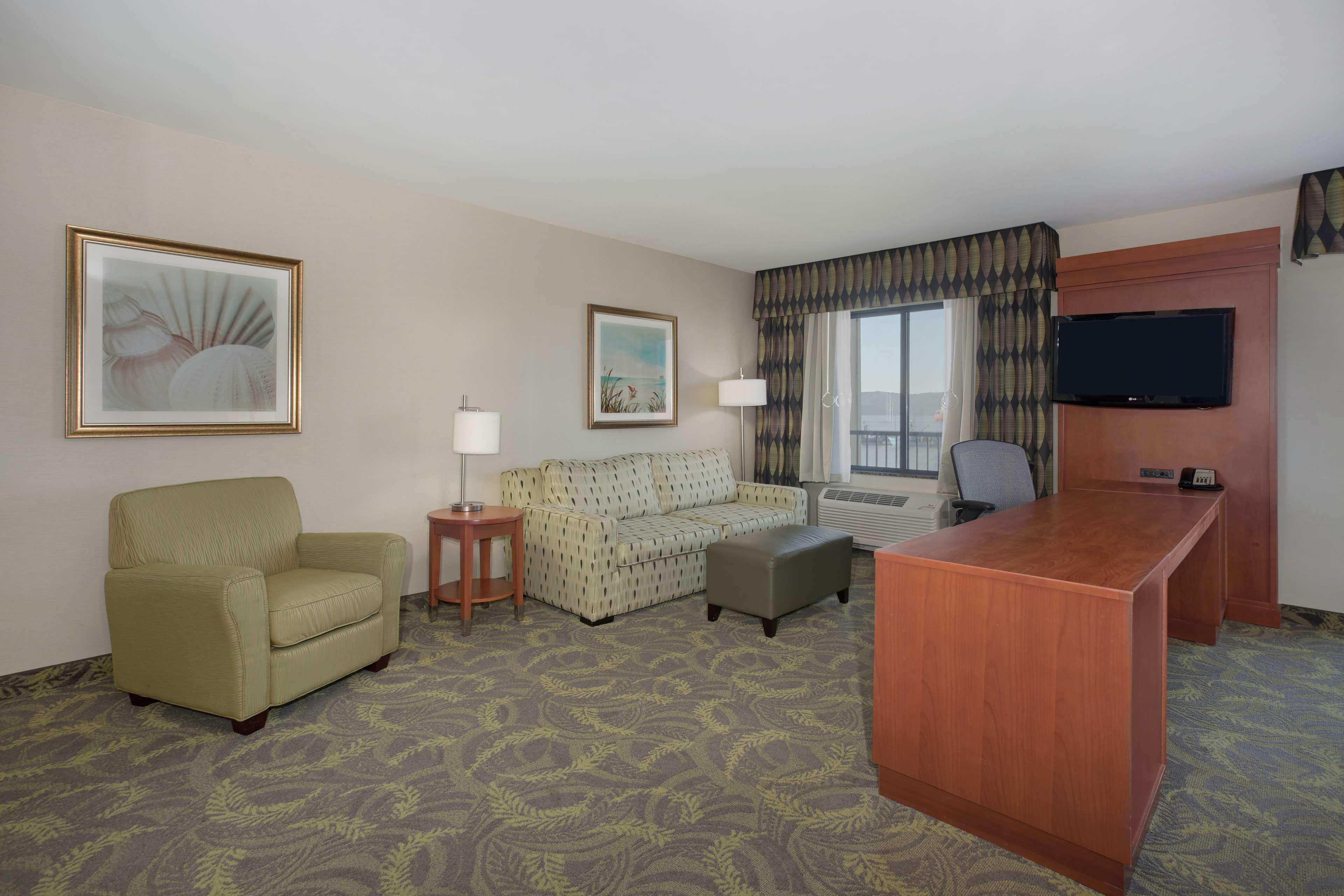 Hampton Inn & Suites Astoria Bagian luar foto