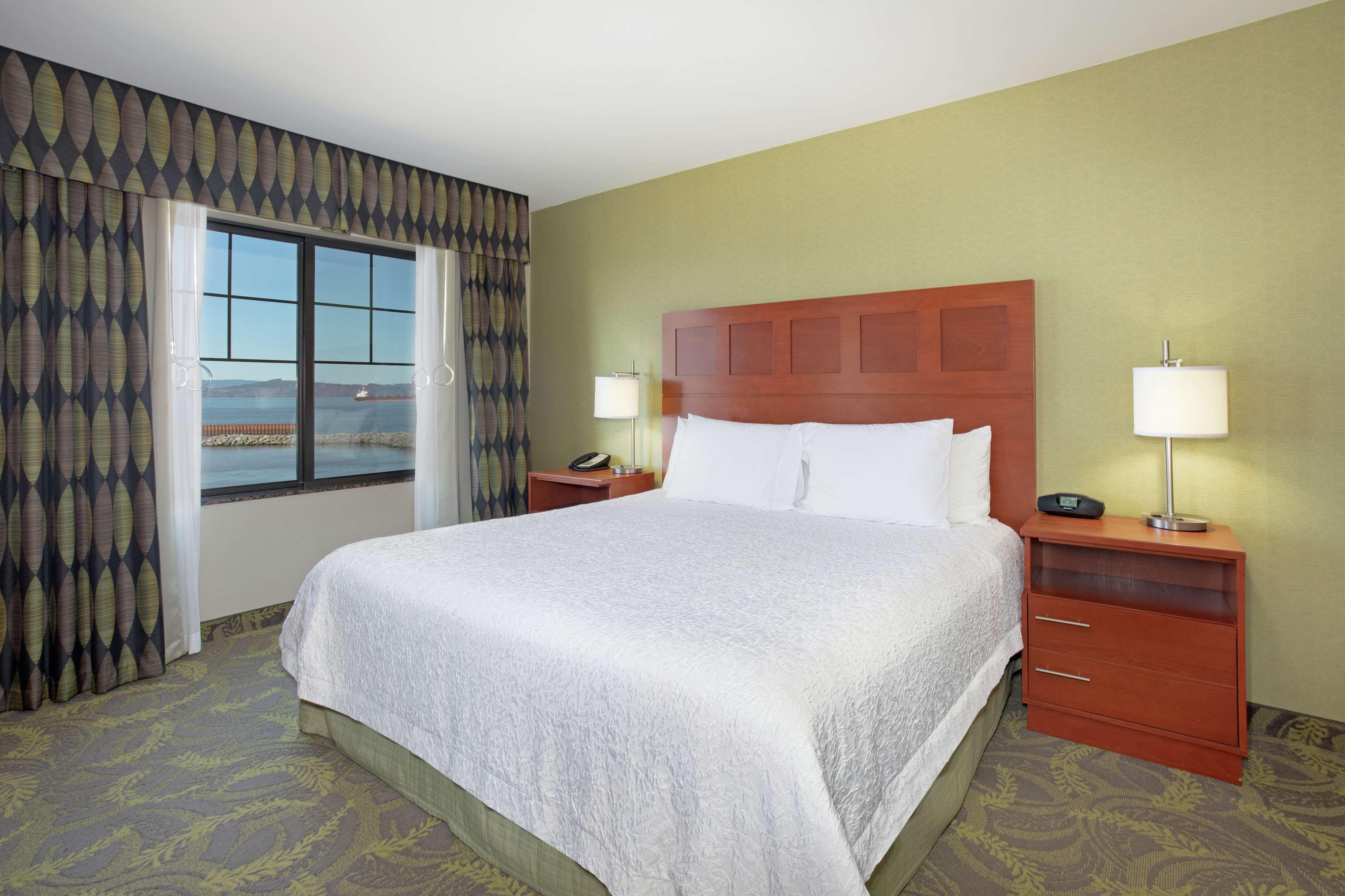 Hampton Inn & Suites Astoria Bagian luar foto